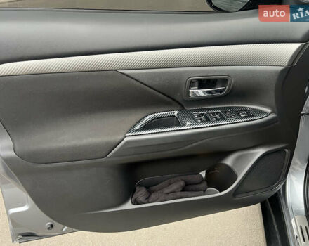 Сірий Міцубісі Аутлендер, об'ємом двигуна 3 л та пробігом 190 тис. км за 16500 $, фото 10 на Automoto.ua