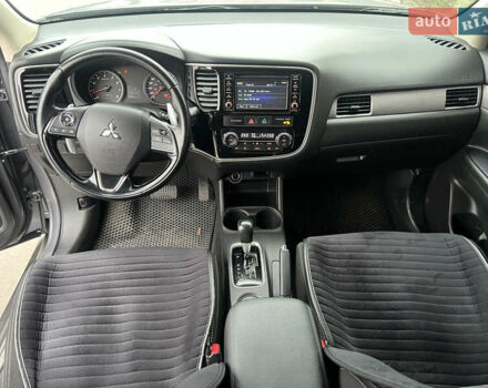 Сірий Міцубісі Аутлендер, об'ємом двигуна 3 л та пробігом 190 тис. км за 16500 $, фото 15 на Automoto.ua
