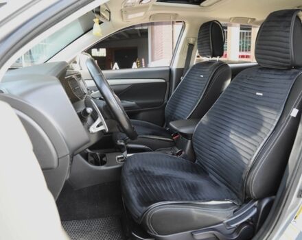 Серый Мицубиси Аутлендер, объемом двигателя 3 л и пробегом 190 тыс. км за 16700 $, фото 6 на Automoto.ua