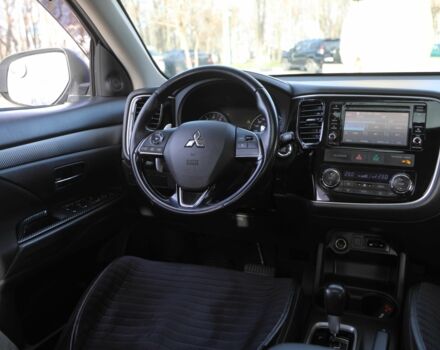 Серый Мицубиси Аутлендер, объемом двигателя 3 л и пробегом 190 тыс. км за 16700 $, фото 11 на Automoto.ua