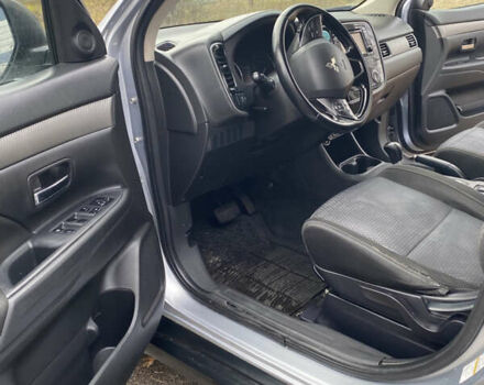 Сірий Міцубісі Аутлендер, об'ємом двигуна 2.36 л та пробігом 120 тис. км за 14000 $, фото 8 на Automoto.ua
