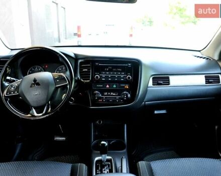 Міцубісі Аутлендер 2016 у Львові на Automoto.ua Сірий Міцубісі Аутлендер, об'ємом двигуна 2.36 л та пробігом 256 тис. км за 11700 $, фото 26 на Automoto.ua