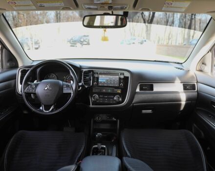 Серый Мицубиси Аутлендер, объемом двигателя 3 л и пробегом 190 тыс. км за 16700 $, фото 12 на Automoto.ua