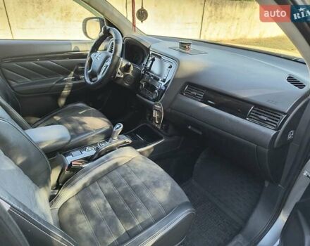 Серый Мицубиси Аутлендер, объемом двигателя 2 л и пробегом 116 тыс. км за 19000 $, фото 4 на Automoto.ua