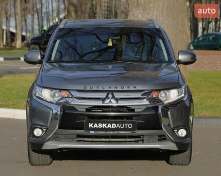 Серый Мицубиси Аутлендер, объемом двигателя 3 л и пробегом 190 тыс. км за 16700 $, фото 1 на Automoto.ua
