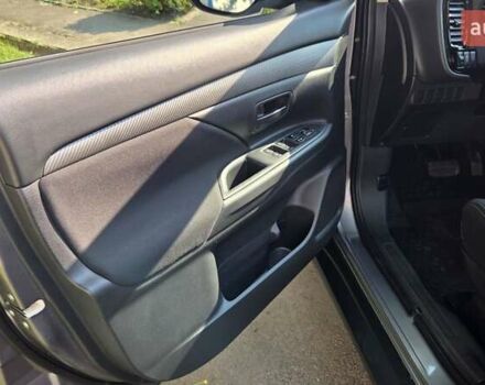 Серый Мицубиси Аутлендер, объемом двигателя 2 л и пробегом 44 тыс. км за 17900 $, фото 13 на Automoto.ua