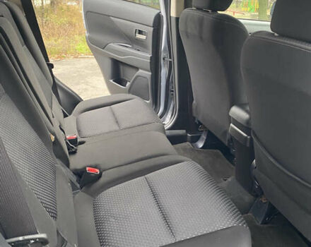 Сірий Міцубісі Аутлендер, об'ємом двигуна 2.36 л та пробігом 120 тис. км за 14000 $, фото 5 на Automoto.ua