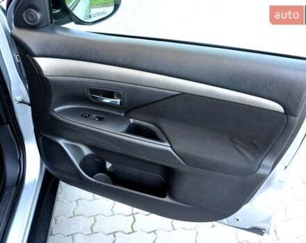 Міцубісі Аутлендер 2016 у Львові на Automoto.ua Сірий Міцубісі Аутлендер, об'ємом двигуна 2.36 л та пробігом 256 тис. км за 11700 $, фото 24 на Automoto.ua