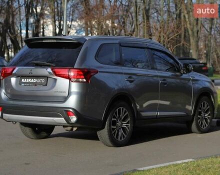 Серый Мицубиси Аутлендер, объемом двигателя 3 л и пробегом 190 тыс. км за 16700 $, фото 3 на Automoto.ua