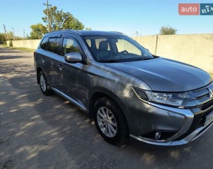 Серый Мицубиси Аутлендер, объемом двигателя 2 л и пробегом 116 тыс. км за 19000 $, фото 3 на Automoto.ua