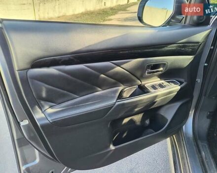 Серый Мицубиси Аутлендер, объемом двигателя 2 л и пробегом 116 тыс. км за 19000 $, фото 14 на Automoto.ua