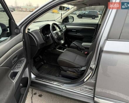 Сірий Міцубісі Аутлендер, об'ємом двигуна 2.36 л та пробігом 147 тис. км за 13200 $, фото 11 на Automoto.ua