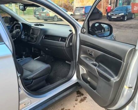 Серый Мицубиси Аутлендер, объемом двигателя 2.3 л и пробегом 253 тыс. км за 18500 $, фото 1 на Automoto.ua