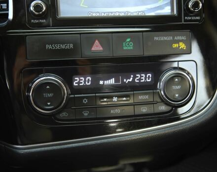 Серый Мицубиси Аутлендер, объемом двигателя 3 л и пробегом 190 тыс. км за 16700 $, фото 17 на Automoto.ua