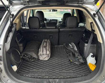 Серый Мицубиси Аутлендер, объемом двигателя 2.36 л и пробегом 182 тыс. км за 15500 $, фото 6 на Automoto.ua