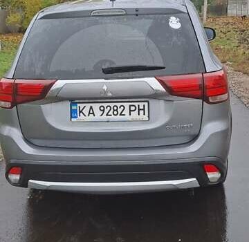 Серый Мицубиси Аутлендер, объемом двигателя 2.36 л и пробегом 160 тыс. км за 12999 $, фото 12 на Automoto.ua
