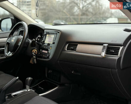 Серый Мицубиси Аутлендер, объемом двигателя 2.4 л и пробегом 148 тыс. км за 12500 $, фото 16 на Automoto.ua