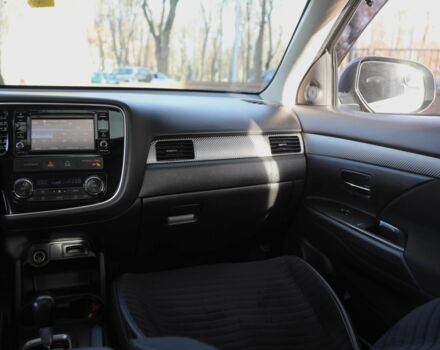 Серый Мицубиси Аутлендер, объемом двигателя 3 л и пробегом 190 тыс. км за 16700 $, фото 13 на Automoto.ua