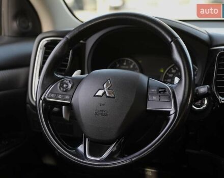 Серый Мицубиси Аутлендер, объемом двигателя 3 л и пробегом 190 тыс. км за 16700 $, фото 14 на Automoto.ua