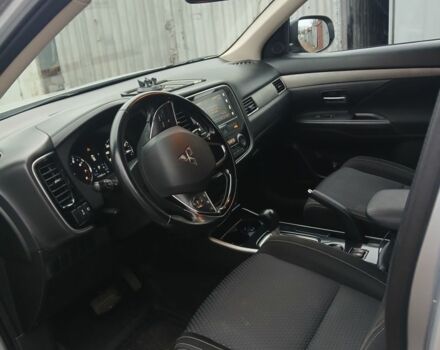 Серый Мицубиси Аутлендер, объемом двигателя 2.4 л и пробегом 250 тыс. км за 14500 $, фото 4 на Automoto.ua