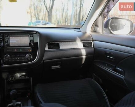 Серый Мицубиси Аутлендер, объемом двигателя 3 л и пробегом 190 тыс. км за 16700 $, фото 13 на Automoto.ua