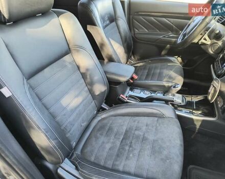 Серый Мицубиси Аутлендер, объемом двигателя 2 л и пробегом 116 тыс. км за 19000 $, фото 21 на Automoto.ua