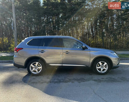 Сірий Міцубісі Аутлендер, об'ємом двигуна 2.2 л та пробігом 240 тис. км за 19600 $, фото 3 на Automoto.ua