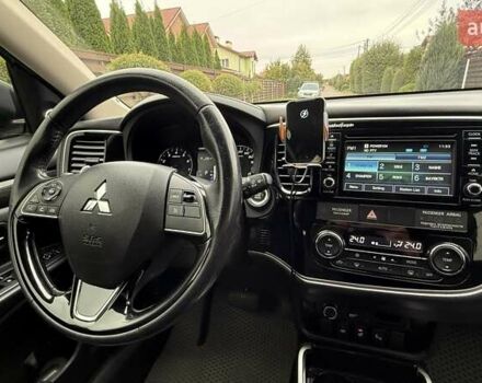 Серый Мицубиси Аутлендер, объемом двигателя 2.36 л и пробегом 153 тыс. км за 16950 $, фото 4 на Automoto.ua