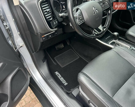 Серый Мицубиси Аутлендер, объемом двигателя 2.4 л и пробегом 189 тыс. км за 16950 $, фото 48 на Automoto.ua