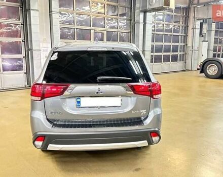 Серый Мицубиси Аутлендер, объемом двигателя 3 л и пробегом 130 тыс. км за 16750 $, фото 3 на Automoto.ua