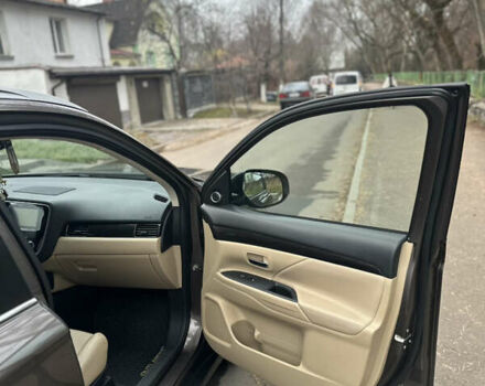 Сірий Міцубісі Аутлендер, об'ємом двигуна 2.36 л та пробігом 48 тис. км за 18000 $, фото 7 на Automoto.ua