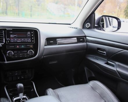 Серый Мицубиси Аутлендер, объемом двигателя 3 л и пробегом 195 тыс. км за 16900 $, фото 13 на Automoto.ua