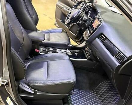 Серый Мицубиси Аутлендер, объемом двигателя 3 л и пробегом 130 тыс. км за 16750 $, фото 47 на Automoto.ua