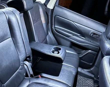 Серый Мицубиси Аутлендер, объемом двигателя 3 л и пробегом 130 тыс. км за 16750 $, фото 38 на Automoto.ua