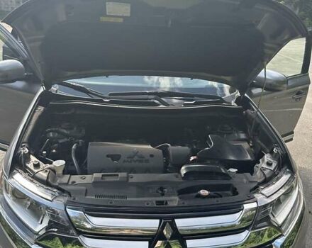 Серый Мицубиси Аутлендер, объемом двигателя 2.36 л и пробегом 85 тыс. км за 17500 $, фото 1 на Automoto.ua