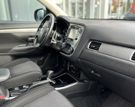 Мицубиси Аутлендер 2017 в Днепре (Днепропетровске) на Automoto.ua Серый Мицубиси Аутлендер, объемом двигателя 2 л и пробегом 103 тыс. км за 16990 $, фото 17 на Automoto.ua