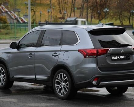 Серый Мицубиси Аутлендер, объемом двигателя 3 л и пробегом 195 тыс. км за 16900 $, фото 3 на Automoto.ua