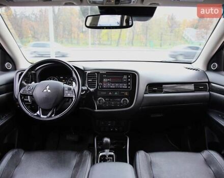 Серый Мицубиси Аутлендер, объемом двигателя 3 л и пробегом 195 тыс. км за 16900 $, фото 11 на Automoto.ua