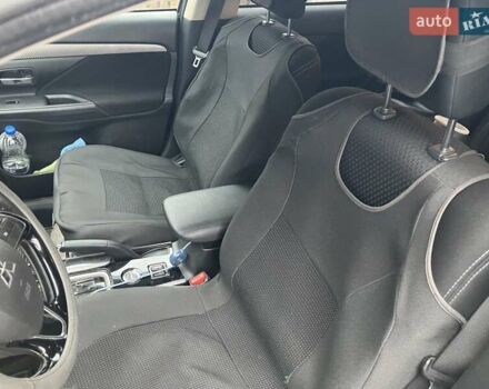 Сірий Міцубісі Аутлендер, об'ємом двигуна 2 л та пробігом 130 тис. км за 17100 $, фото 8 на Automoto.ua