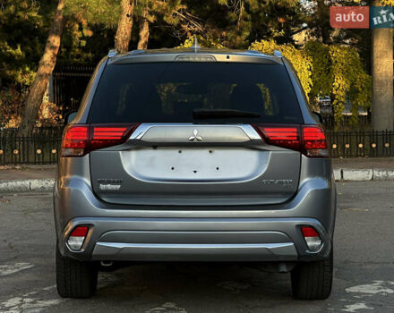 Серый Мицубиси Аутлендер, объемом двигателя 2.4 л и пробегом 167 тыс. км за 15999 $, фото 5 на Automoto.ua