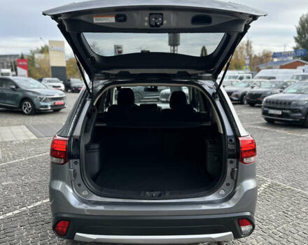 Мицубиси Аутлендер 2017 в Днепре (Днепропетровске) на Automoto.ua Серый Мицубиси Аутлендер, объемом двигателя 2 л и пробегом 103 тыс. км за 16990 $, фото 15 на Automoto.ua