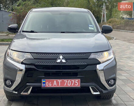 Міцубісі Аутлендер 2017 у Києві на Automoto.ua Сірий Міцубісі Аутлендер, об'ємом двигуна 2.36 л та пробігом 113 тис. км за 14600 $, фото 1 на Automoto.ua