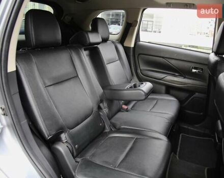 Серый Мицубиси Аутлендер, объемом двигателя 3 л и пробегом 195 тыс. км за 16900 $, фото 8 на Automoto.ua