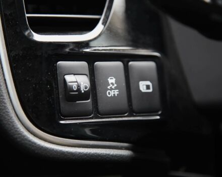 Серый Мицубиси Аутлендер, объемом двигателя 3 л и пробегом 195 тыс. км за 16900 $, фото 22 на Automoto.ua