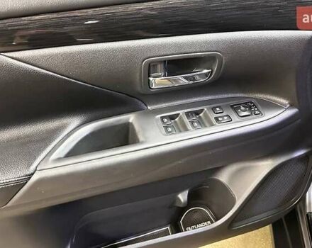 Серый Мицубиси Аутлендер, объемом двигателя 3 л и пробегом 130 тыс. км за 16750 $, фото 17 на Automoto.ua