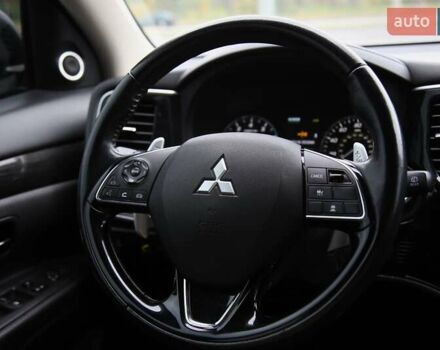 Серый Мицубиси Аутлендер, объемом двигателя 3 л и пробегом 195 тыс. км за 16900 $, фото 25 на Automoto.ua