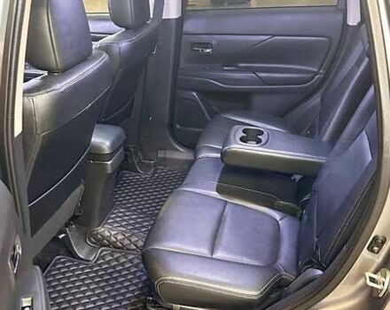 Серый Мицубиси Аутлендер, объемом двигателя 3 л и пробегом 130 тыс. км за 16750 $, фото 44 на Automoto.ua