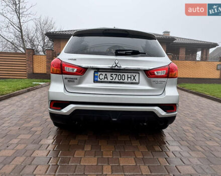 Серый Мицубиси Аутлендер, объемом двигателя 2 л и пробегом 161 тыс. км за 15500 $, фото 6 на Automoto.ua