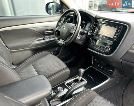 Мицубиси Аутлендер 2017 в Днепре (Днепропетровске) на Automoto.ua Серый Мицубиси Аутлендер, объемом двигателя 2 л и пробегом 103 тыс. км за 16990 $, фото 16 на Automoto.ua