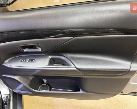 Серый Мицубиси Аутлендер, объемом двигателя 3 л и пробегом 130 тыс. км за 16750 $, фото 48 на Automoto.ua